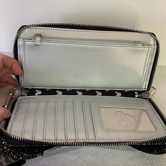 Loungefly x Disney Minnie Mouse Glitter Zip Around Sequin Wristlet Wallet - Picture 8 of 16